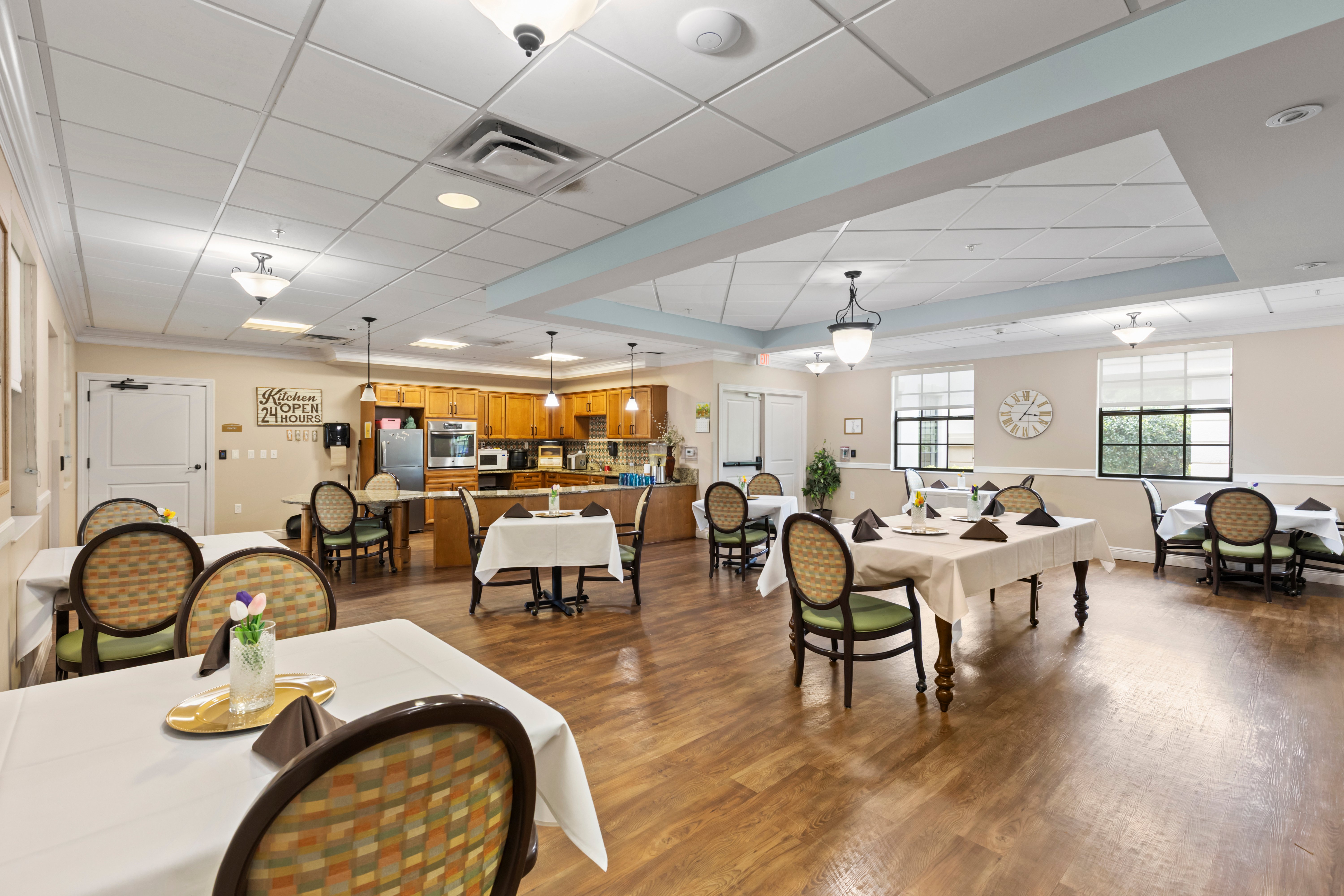 Discovery Commons South Biscayne kitchen and dining room